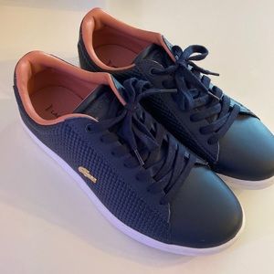 Women’s sneakers size 8